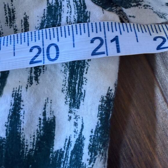 Evereve Shirred Waist w/Tie Wrap Top in the Carson Style Size XL - Picture 11 of 12